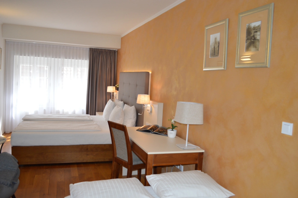 LH Hotel Golden Wheel