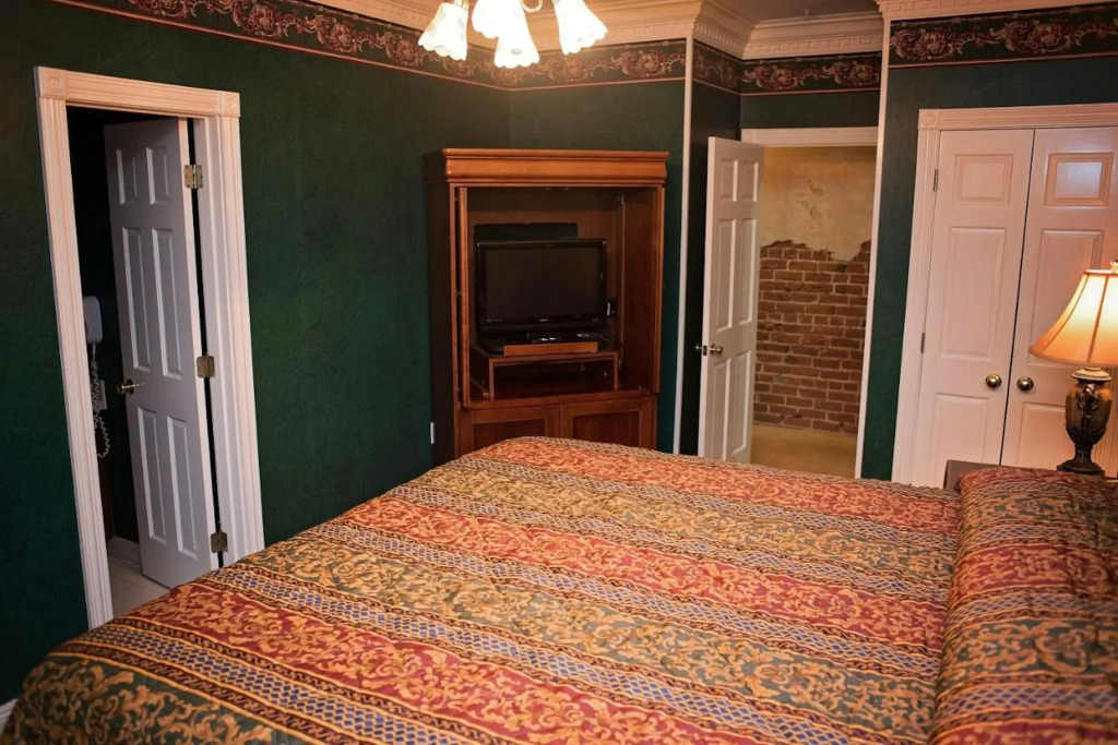 Quarter House Suites