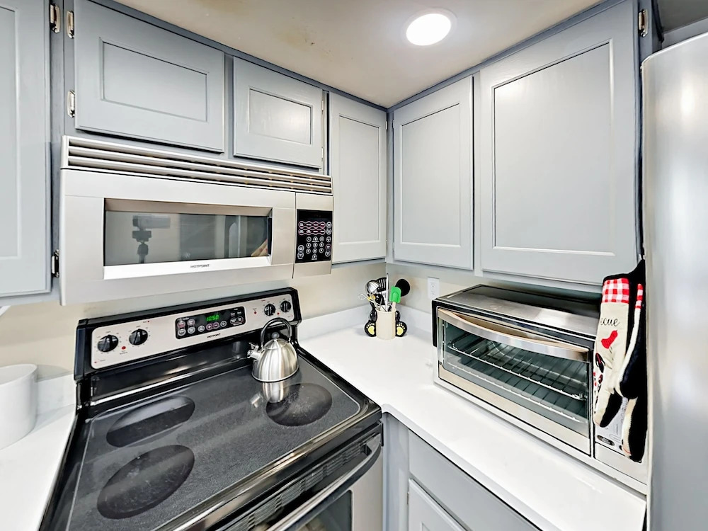2148 Apache Trail Townhouse #11 5 Bedrooms 4 Bathrooms Townhouse