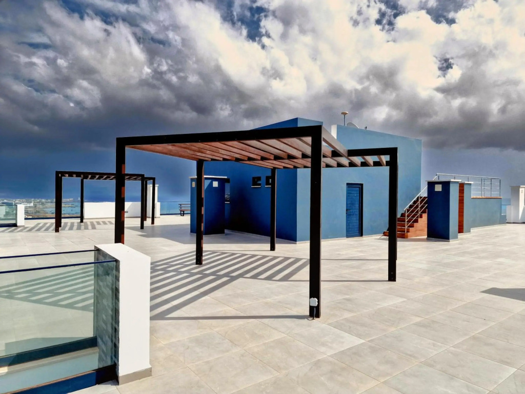 Apartamento encantador com piscina e vista mar