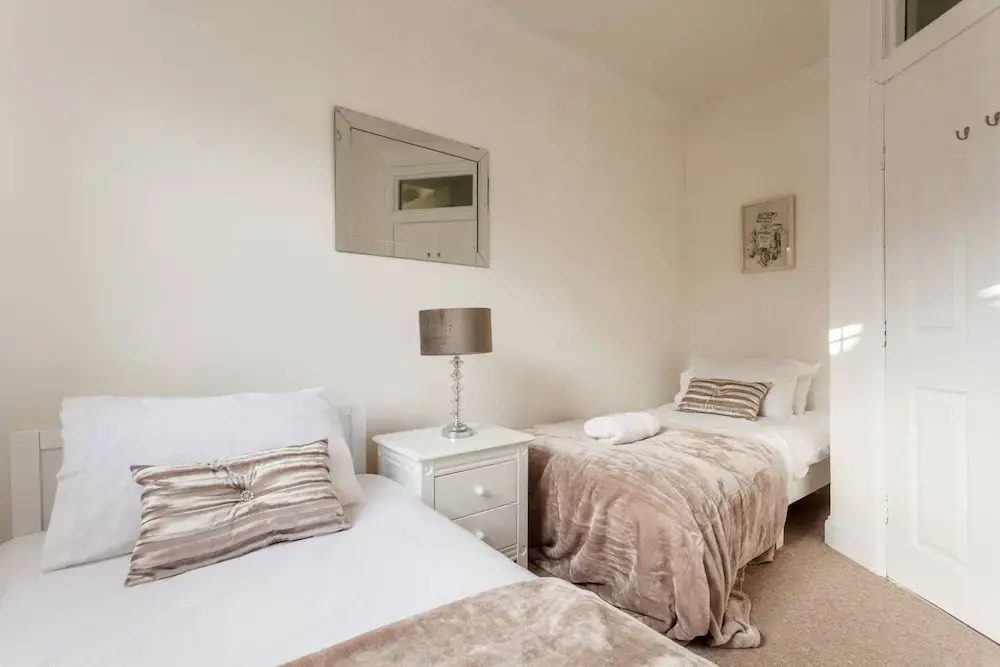 Modern Apartment - mins to Marina/Stadium/City Center
