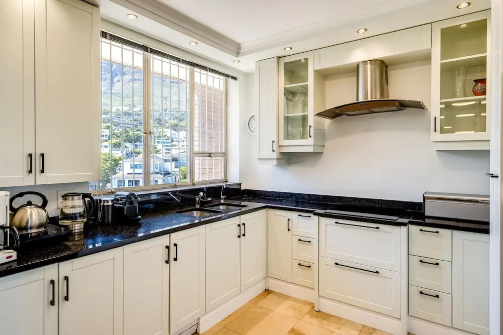 Camps Bay Beachside 2bed w Sea View Cloud 9