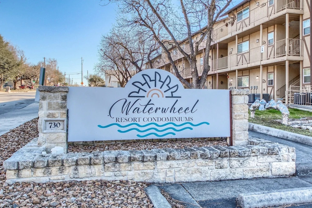 Ww F101 Slice Of Heaven 2 Bedroom Condo by RedAwning