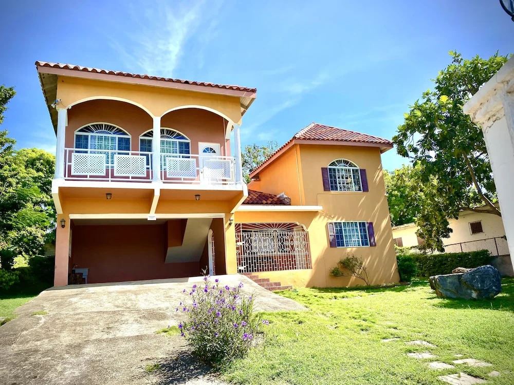 YanceyLargo-6BR Two-Story Estate w/Mountain Views by RedAwning