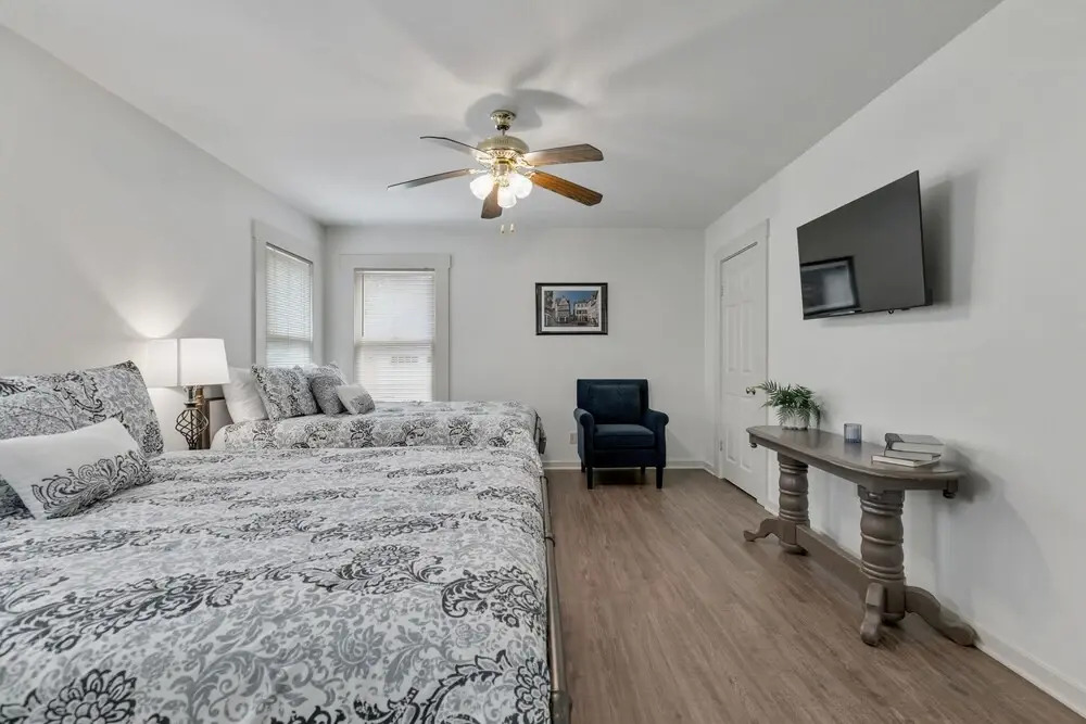Luxury Haus Near Main St W/pool & Fire Pit