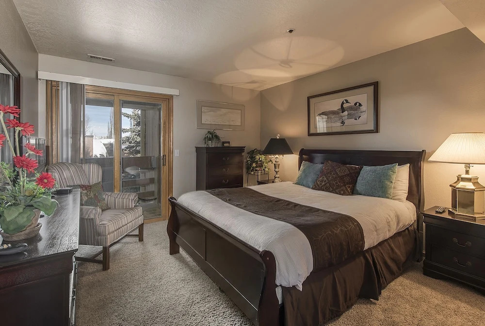 All Seasons Condominiums
