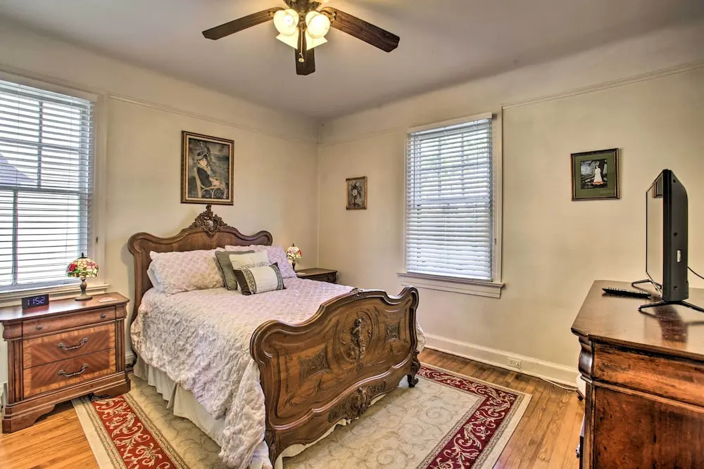 Soul & Style! Duplex Near French Quarter w/ Porch