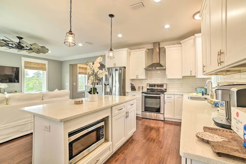 Beach Retreat w/ Rooftop Deck, Walk to Beach!
