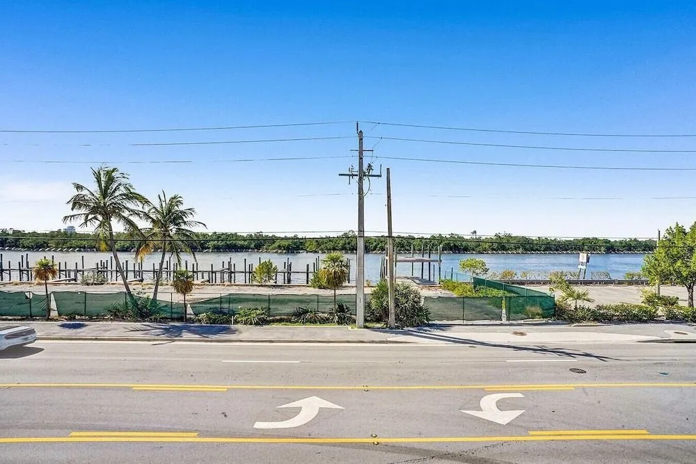 Intracoastal View Christmas Getaway Downtown