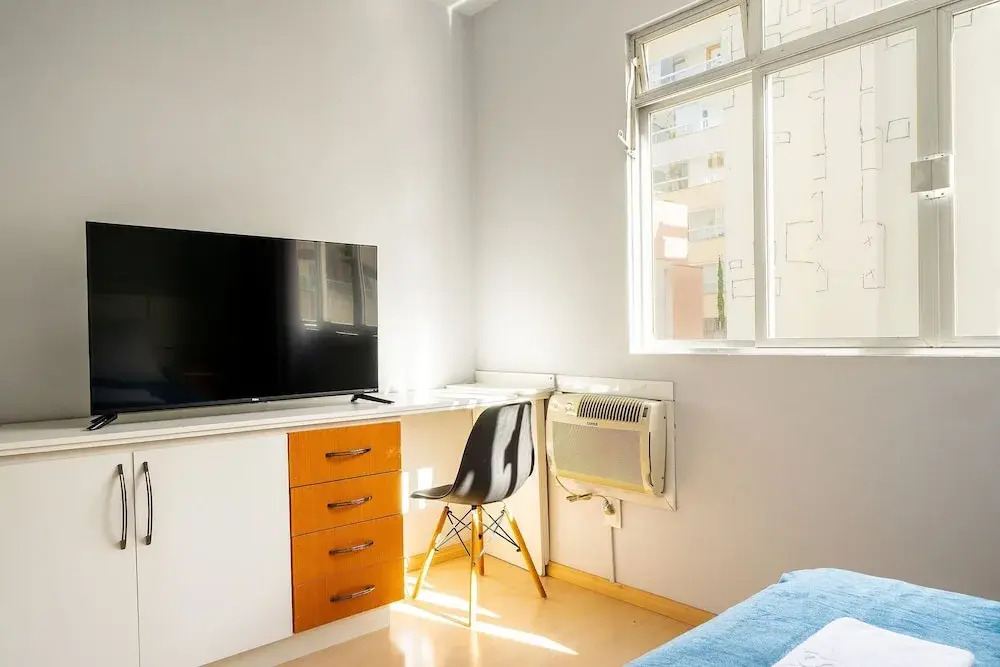 Well Equipped apt in BC Center 300m fr/ sea Ecp055