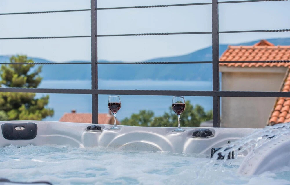 Nice Home in Pinezici with Hot Tub, WiFi & 4 Bedrooms