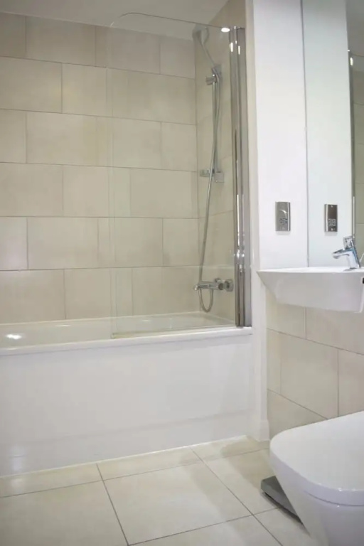 Spacious Apartment in Fantastic Location