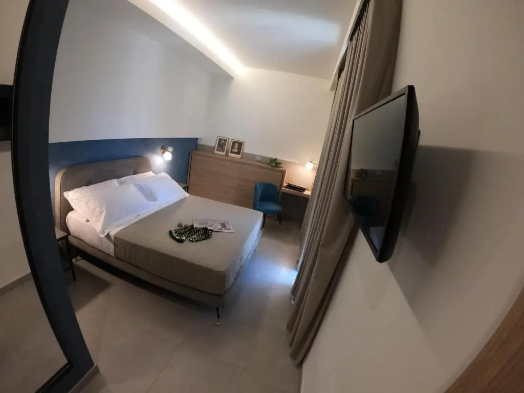 11 Catalani Rooms