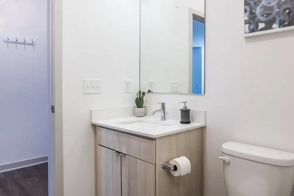 Mass Ave Arts District 1 BR Apt by Frontdesk