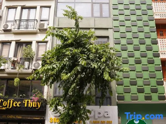 The Windie Home - Bright Corner Room - Street View - Hoan Kiem Lake