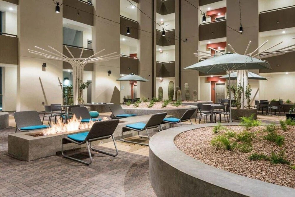 Expansive 2BR Downtown Apt 5min From PHX Airport