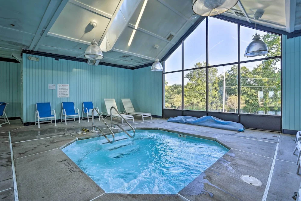 Gorgeous Bushkills Lodge w/ Pool Access!