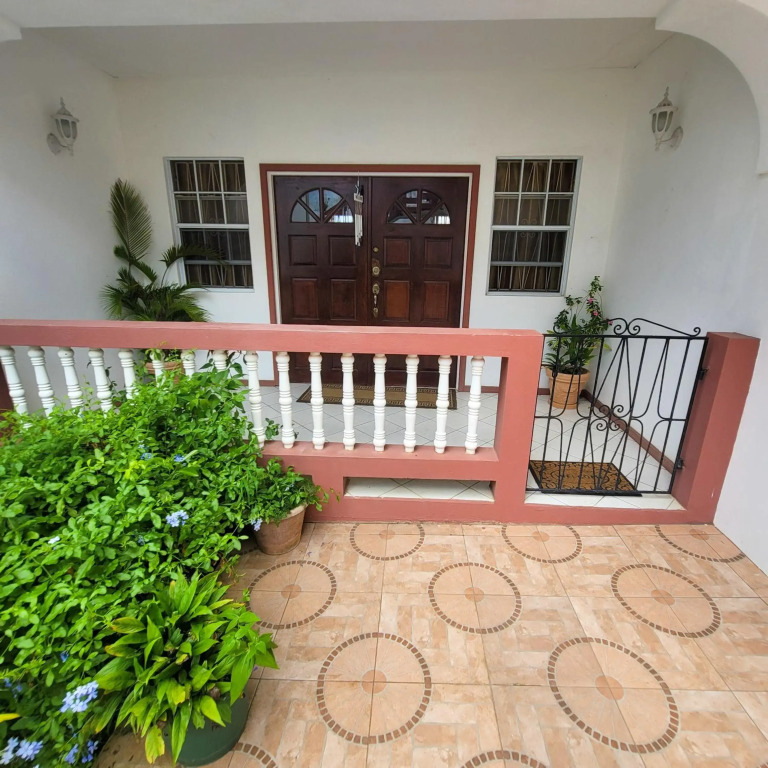 Venance Grand Yer apt 2 Enjoys Sea Views in Rodney Heights