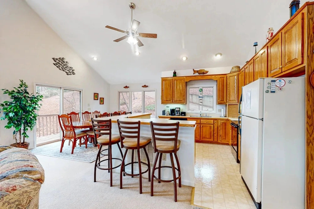 A Kerr Home - Waterfront Home With Private Dock, Lake Views, Kayaks, Paddleboat, & Pool Table