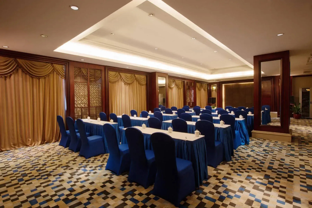 Grand Royal Hotel