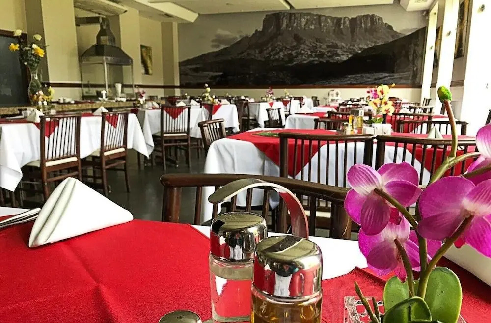 Aipana Plaza Hotel