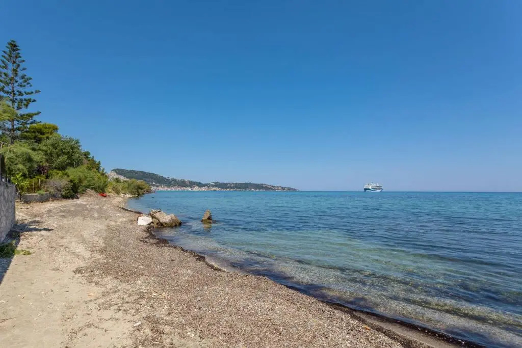 Venetico Beachfront Apartments & Suites - Sea View Suite