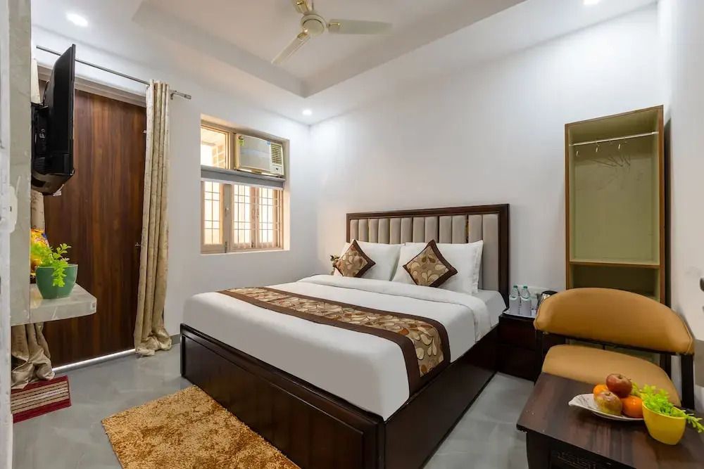 Hotel Park Tree I Sec-63A I Noida I Couple Friendly and Corporate Rooms available
