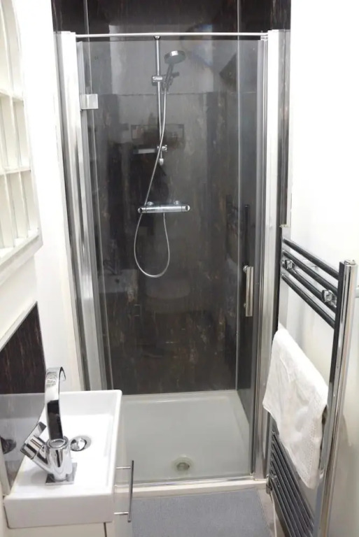 Remarkable 1 Bed Apartment in Birmingham