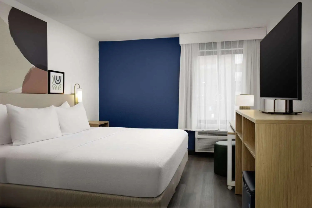 Отель Spark by Hilton Atlanta Cumberland Ballpark
