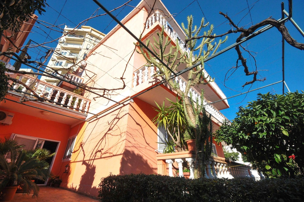 Apartments Orange