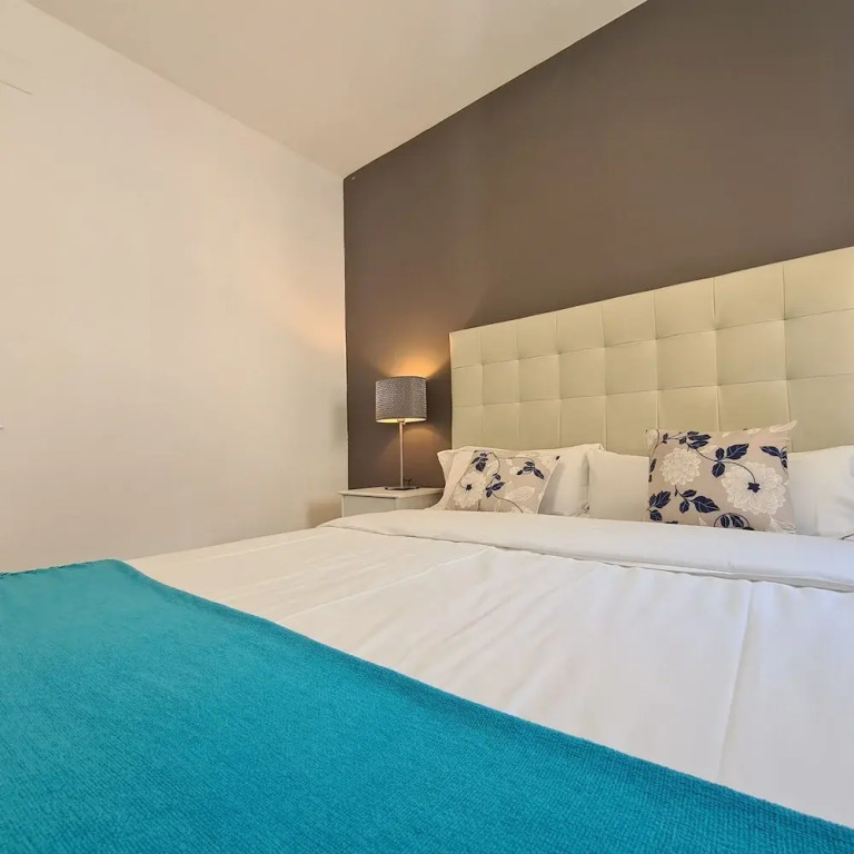 Walk to Camp NOU - Wi-fi AC 3 Bed by Myrentalhost