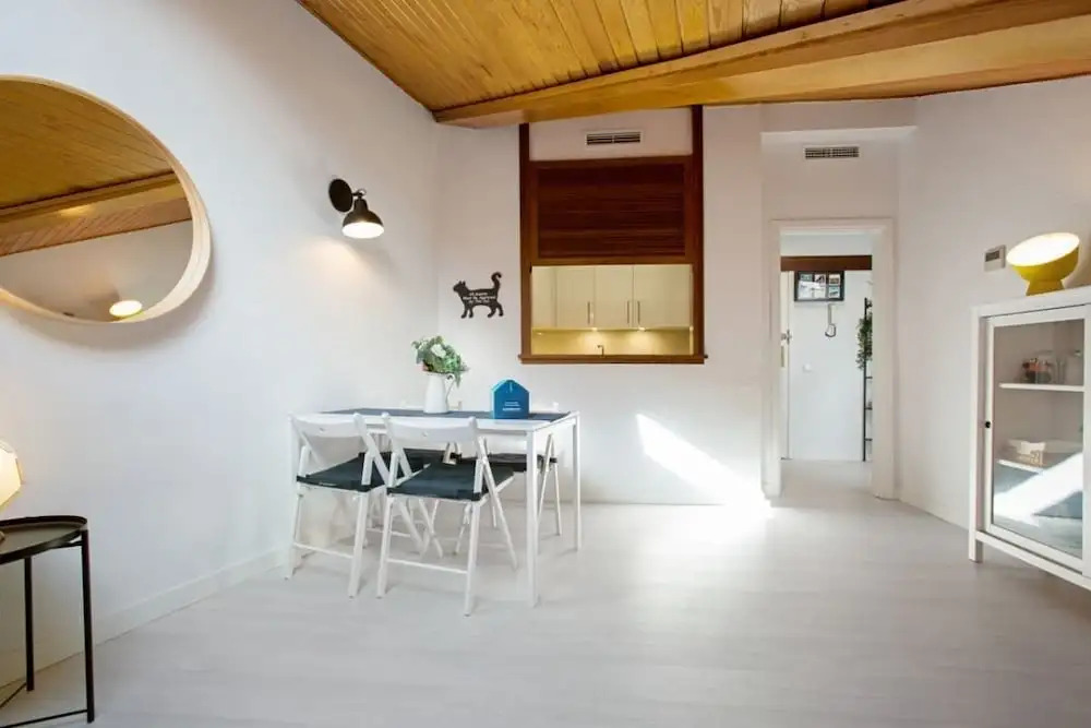 Lovely and chic 1 Bedroom Apt next to Puerta del Sol