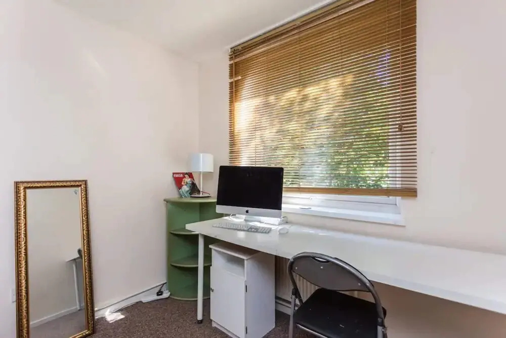 Homely 2 Bedroom House in Kennington With Garden