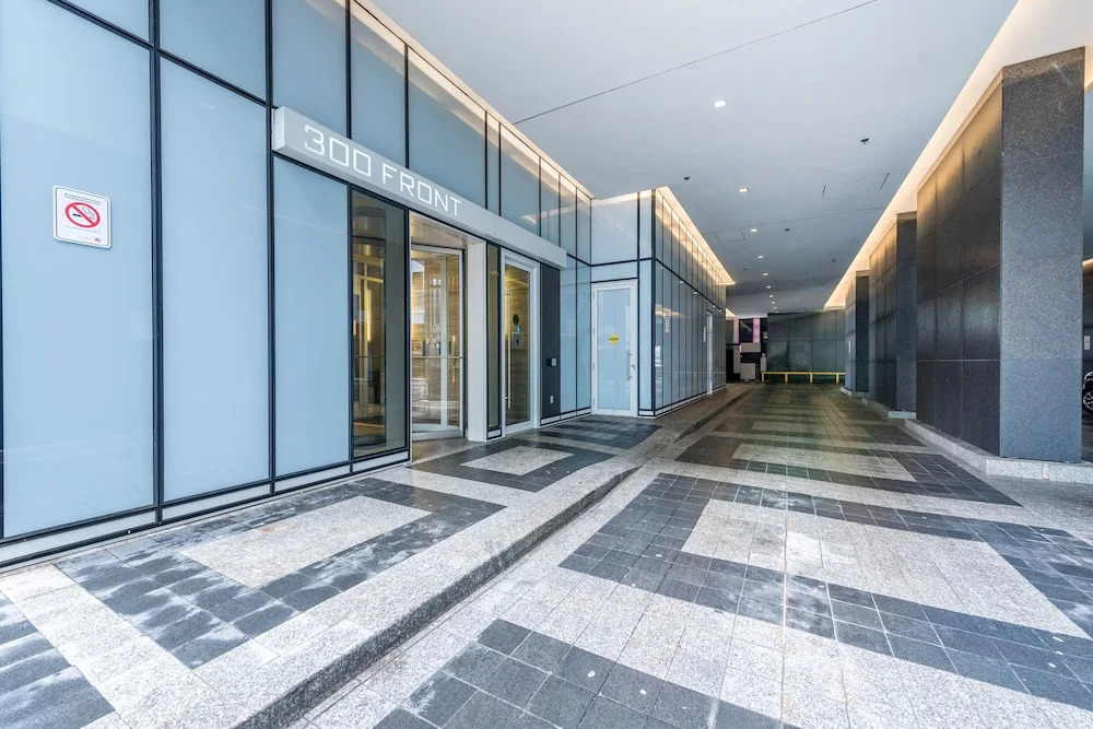 PlanURstay  - 300 Front Street West