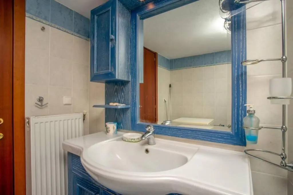 Family 5-bdrm villa with sea views on private land