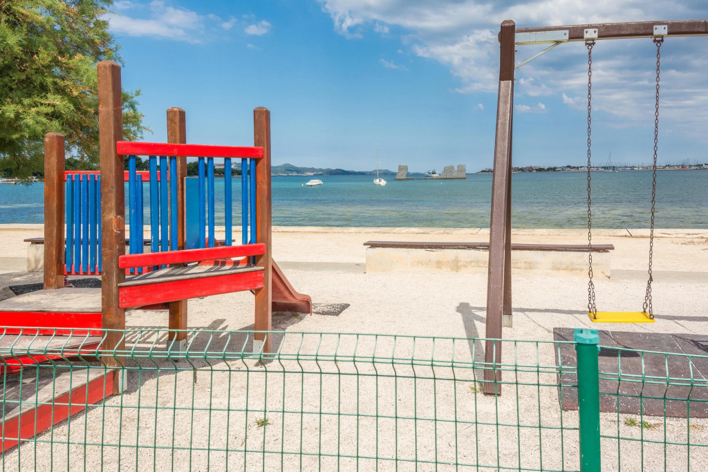 Beachfront Apartment Mira 2