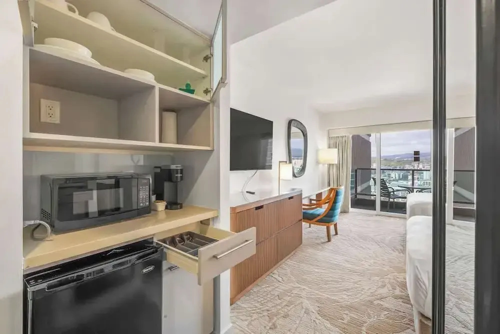 Top Floor Studio With Balcony & Views 3528