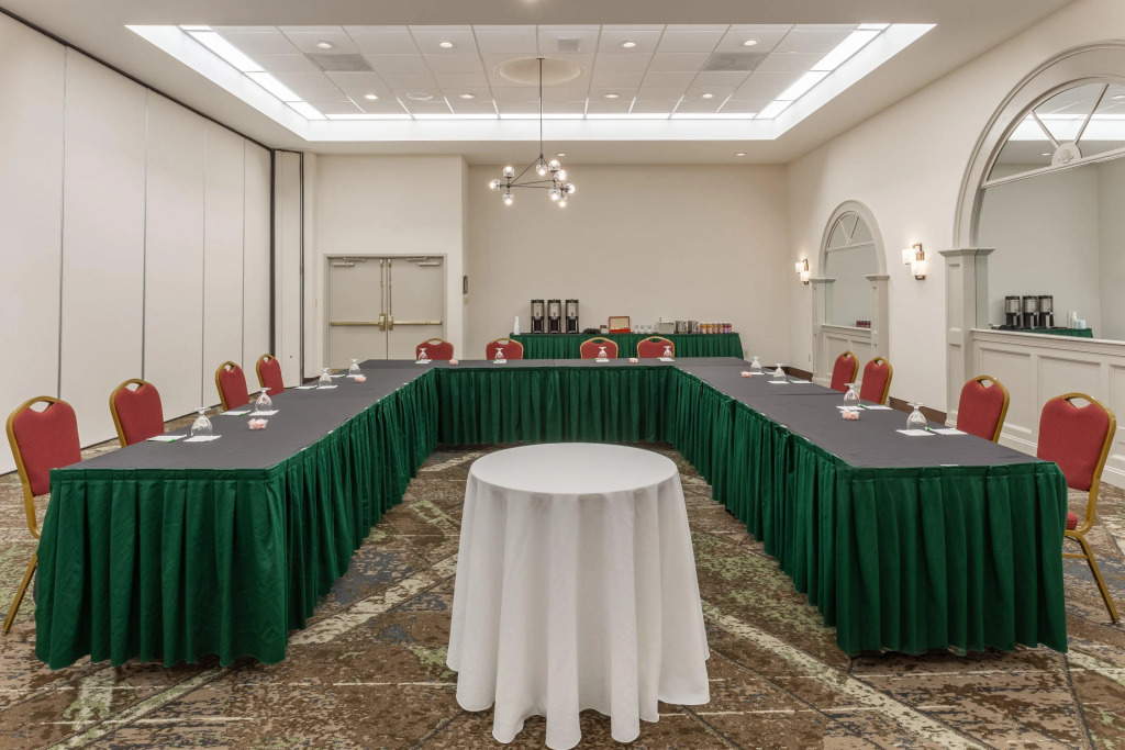 Holiday Inn Philadelphia South-Swedesboro by IHG