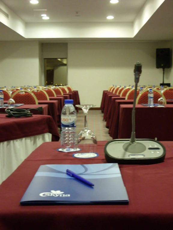 Skyna Hotel
