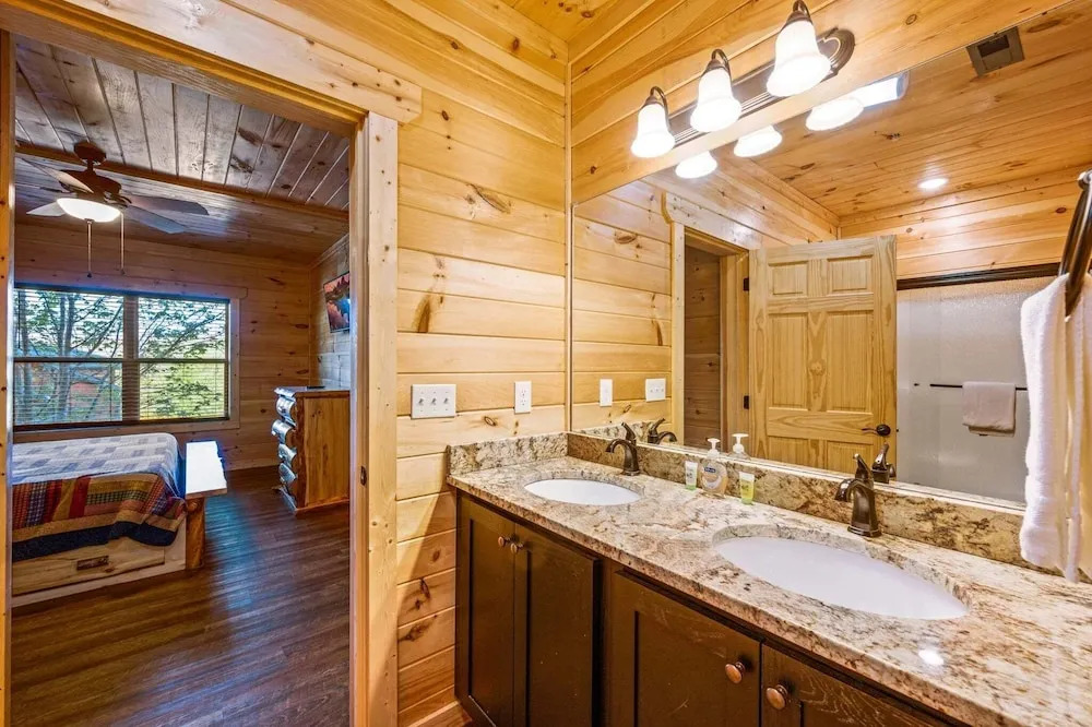 Gatlinburg Views Lodge 5 Bedroom Cabin