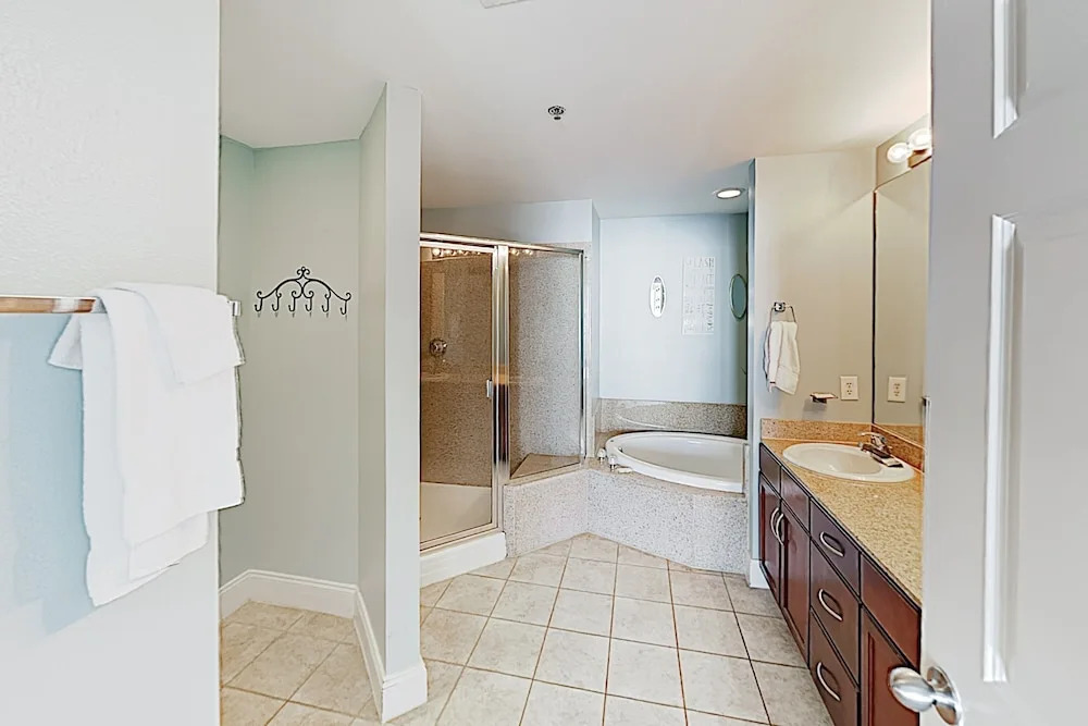 New Listing! Gulf-view Haven: 5 Pools, Near Beach 2 Bedroom Condo