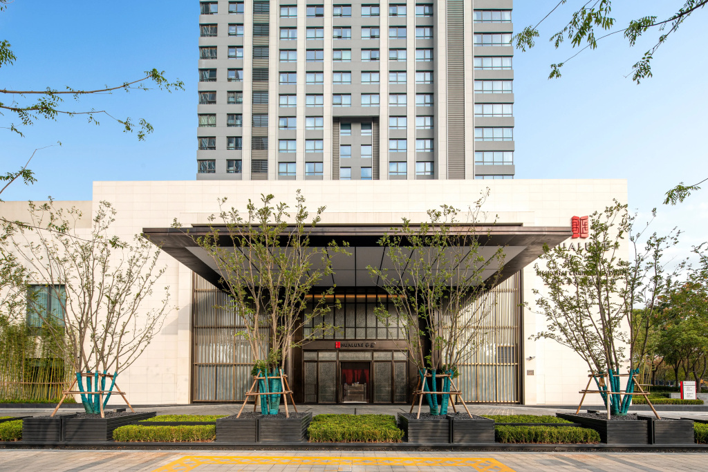 HUALUXE Shanghai Changfeng Park by IHG