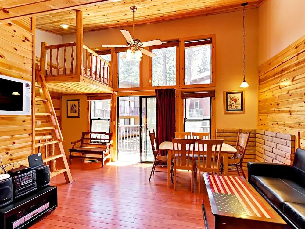 2BR 2BA Heavenly Condo by RedAwning