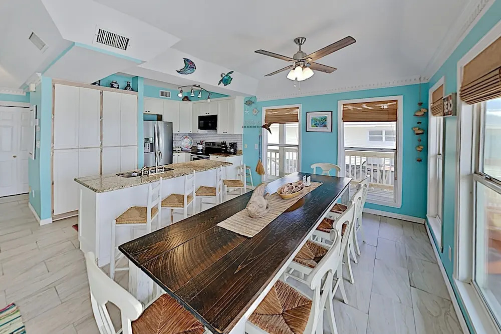 Coastal Blessings: Gulf-front W/ Private Beach 5 Bedroom Home