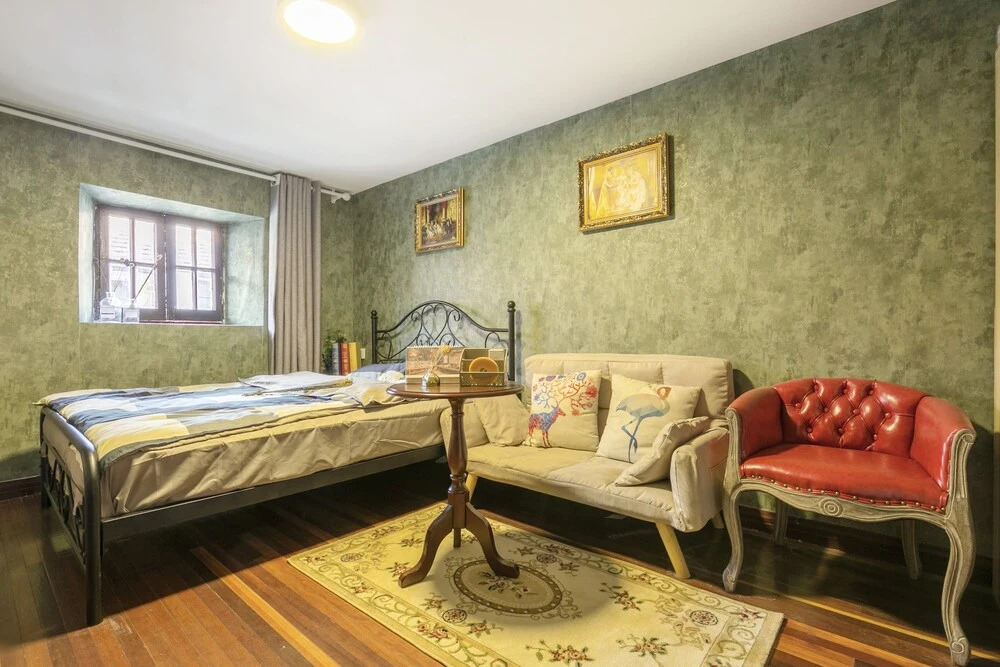 Hard Candy Apartment No.11