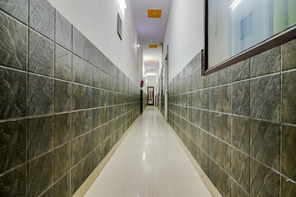 OYO 70454 Hotel Redox