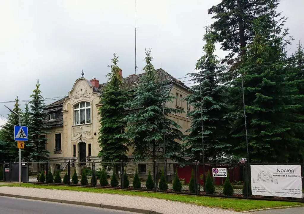 Dworek pod świerkami