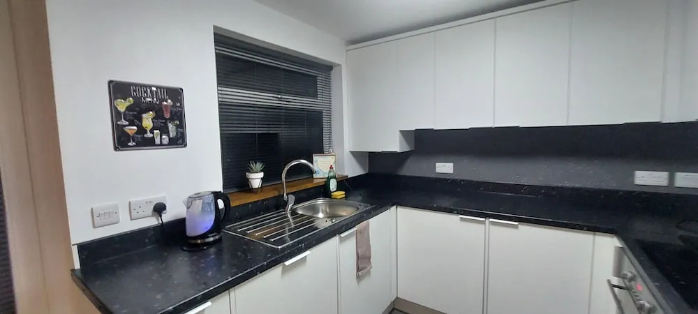 Hull 3bed House-driveway-garden-familyfriendly