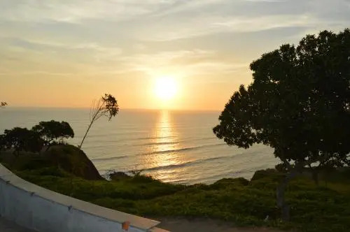 Malecon Cisneros Apartments