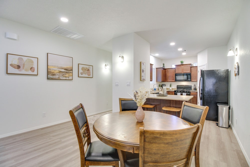 3 Mi to Downtown: Wfh-friendly ABQ Townhome!
